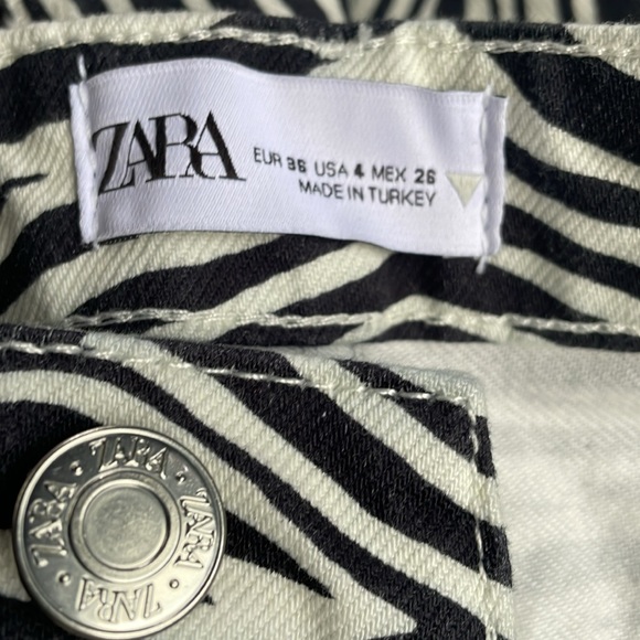 NWT Zara 100% cotton Zebra black/white Stripe Straight Leg Jeans - Size 4 - Picture 4 of 8